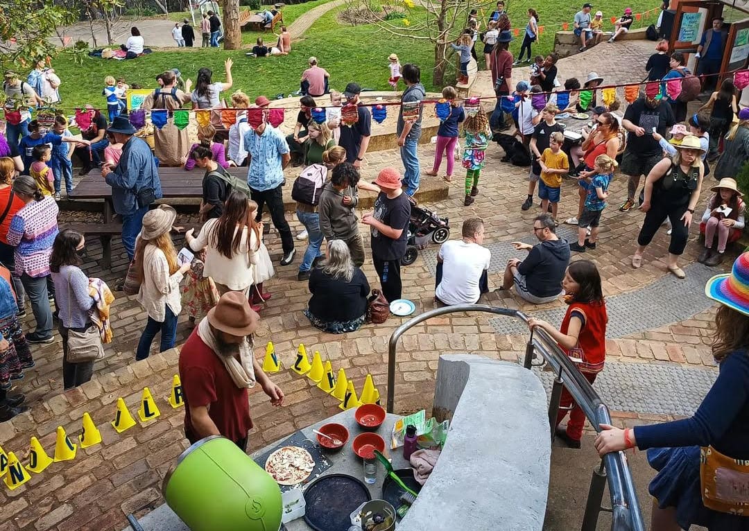 Artisan Fair crowd e
