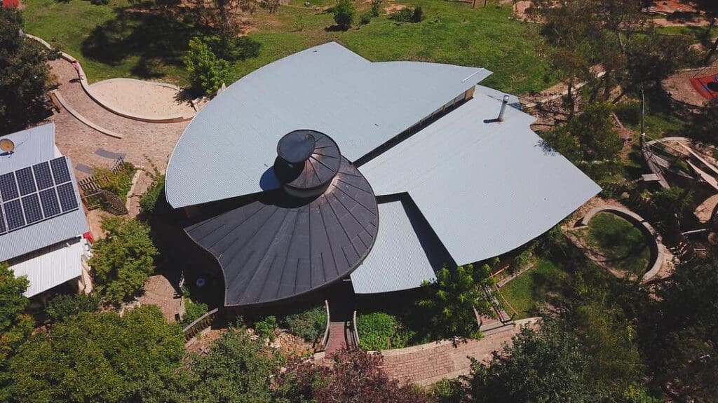 Organic architecture harmonises with the landscape, embodying Kindlehills earth-centred connection to the Blue Mountains and Country.